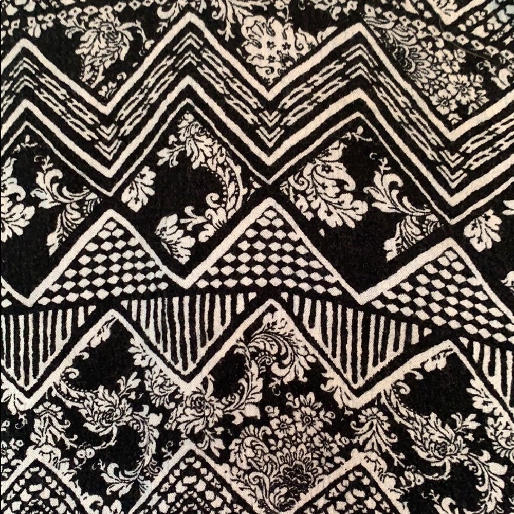 “Acemi” Razorback Top - Picture 5 of 5